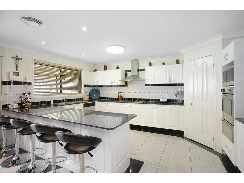 9 Turner Place, Casula NSW 2170
