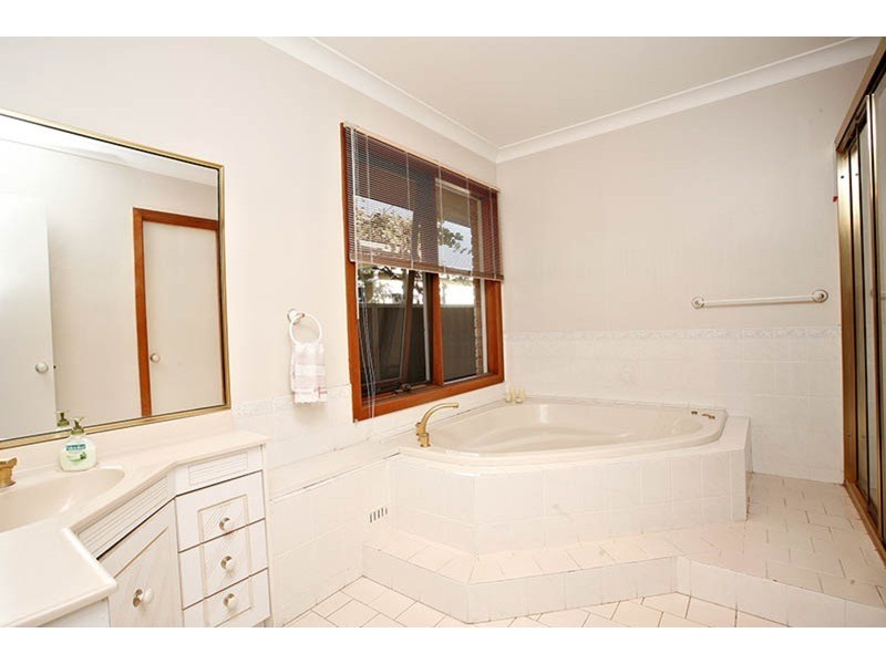 3 Arwon Avenue, Casula NSW 2170