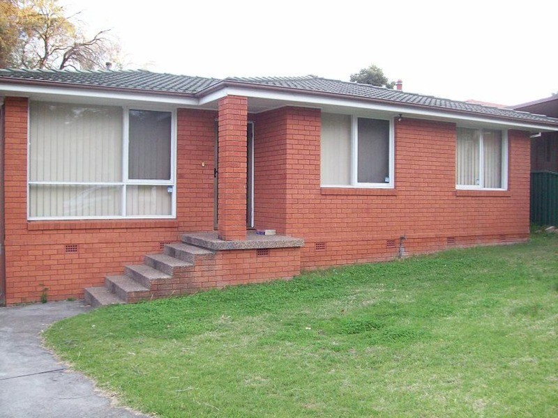 18 Phoenix Crescent, Casula NSW 2170