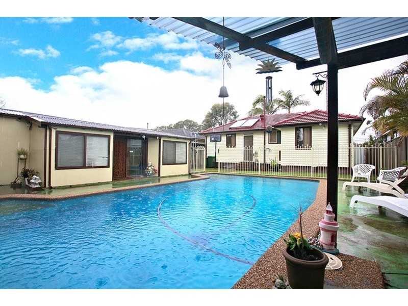 19 Eureka Crescent, Sadleir NSW 2168