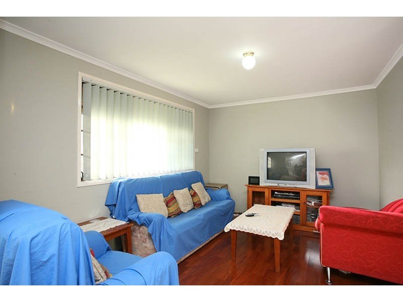 11 Whiteley Close, Casula NSW 2170