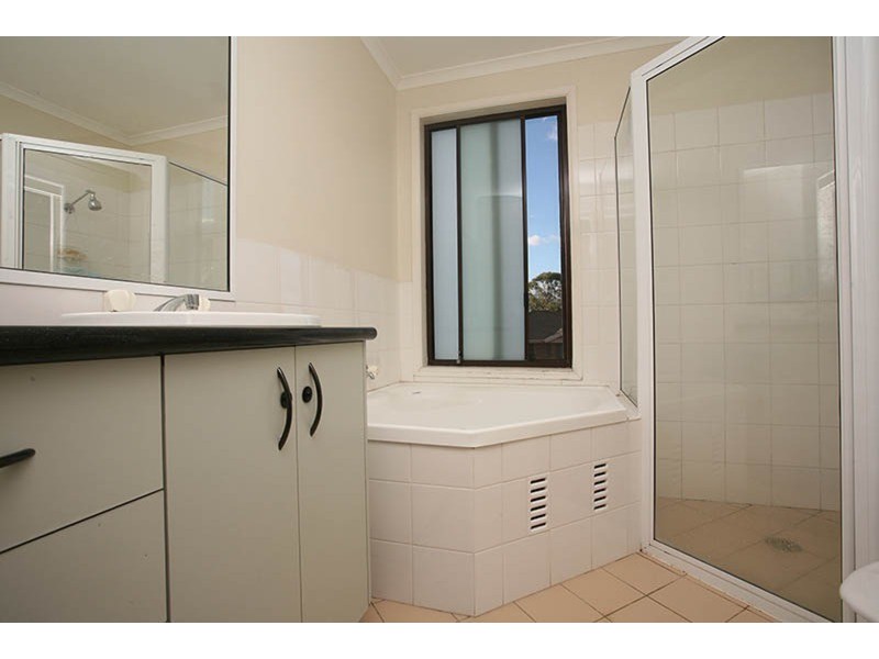 11 Whiteley Close, Casula NSW 2170