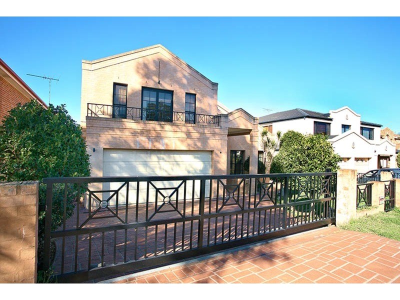 87 Kendall Drive, Casula NSW 2170