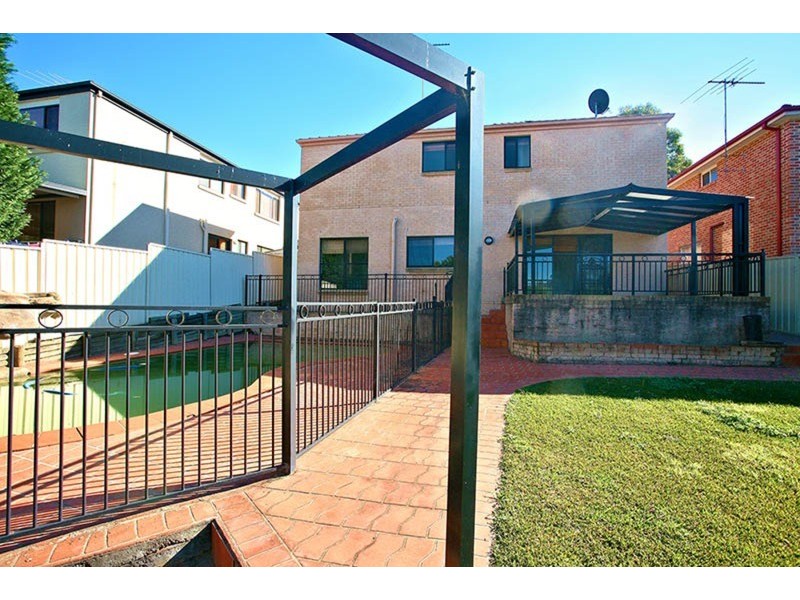 87 Kendall Drive, Casula NSW 2170