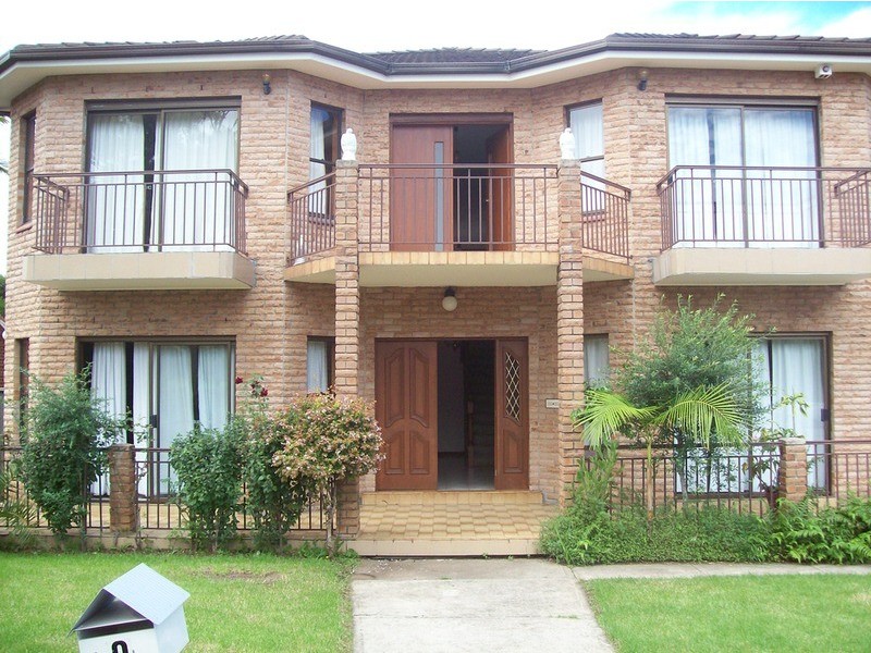 9 Sandown Close, Casula NSW 2170