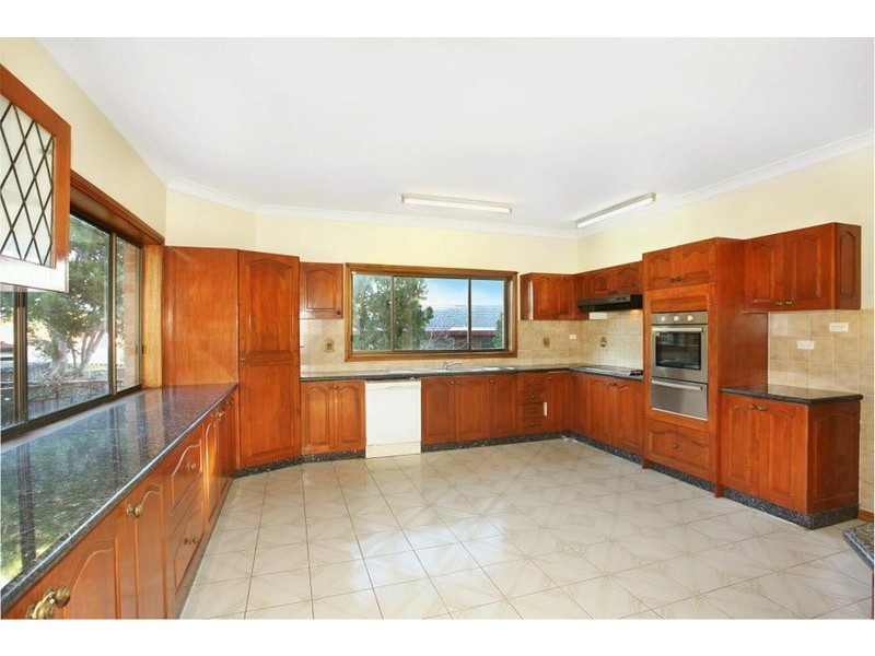 9 Sandown Close, Casula NSW 2170