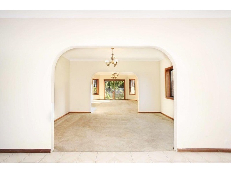 9 Sandown Close, Casula NSW 2170