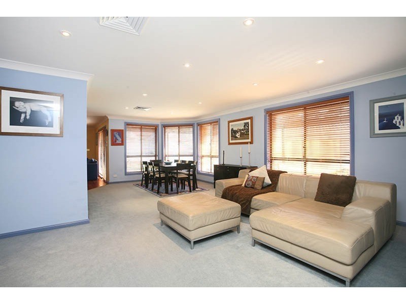 8 Fowkes   Way, West Hoxton NSW 2171