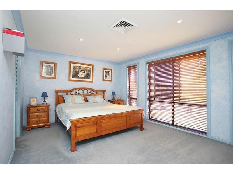 8 Fowkes   Way, West Hoxton NSW 2171