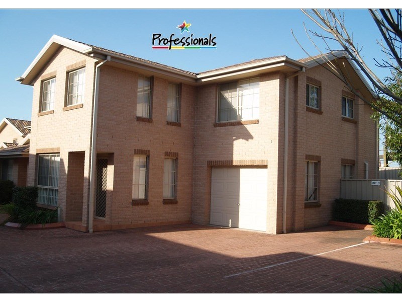 13/12 Pine Road, Casula NSW 2170