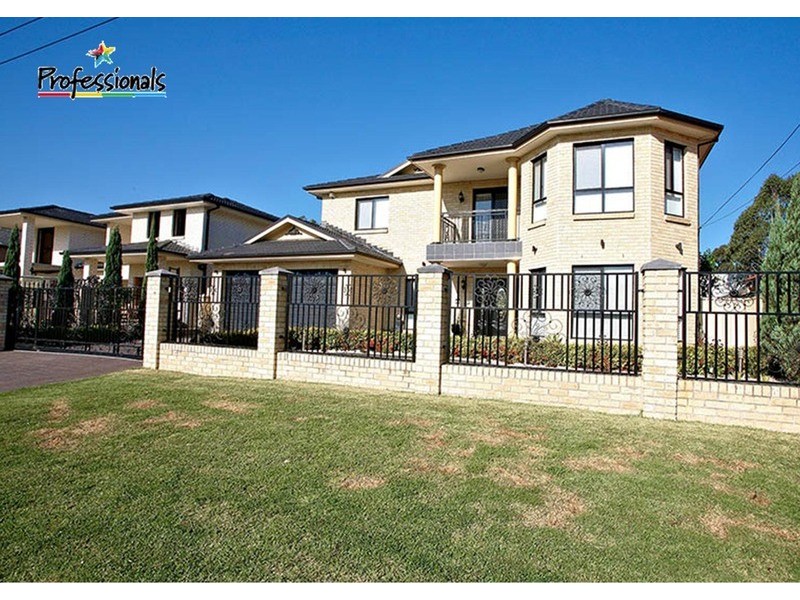 30 Chrysanthemum  Avenue, Lurnea NSW 2170