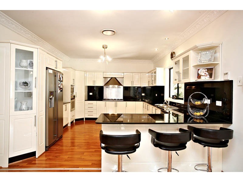 30 Chrysanthemum  Avenue, Lurnea NSW 2170