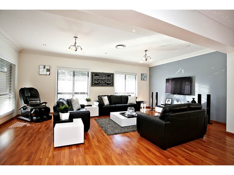 30 Chrysanthemum  Avenue, Lurnea NSW 2170