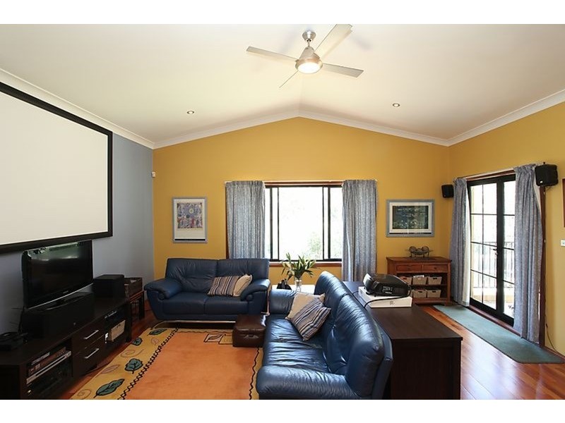 21 Lloyd Place, Casula NSW 2170