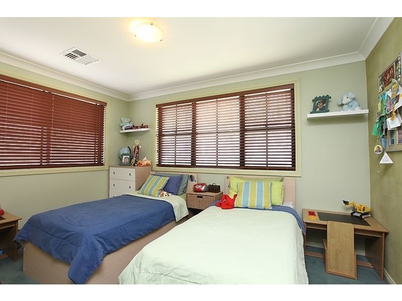 21 Lloyd Place, Casula NSW 2170