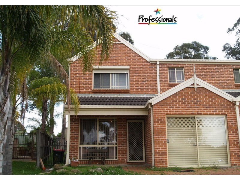 76 Cockatiel Circuit, Green Valley NSW 2168