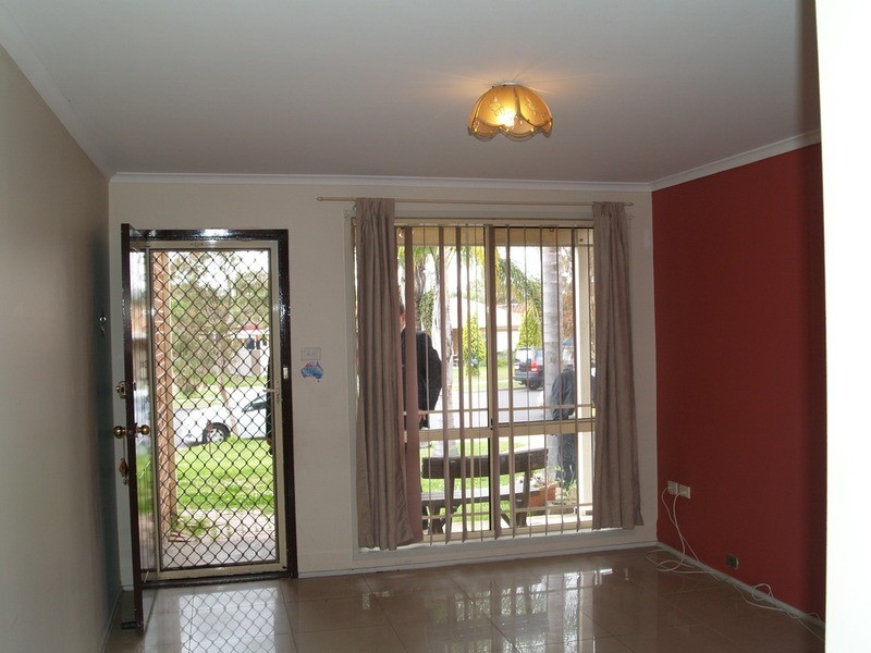 76 Cockatiel Circuit, Green Valley NSW 2168