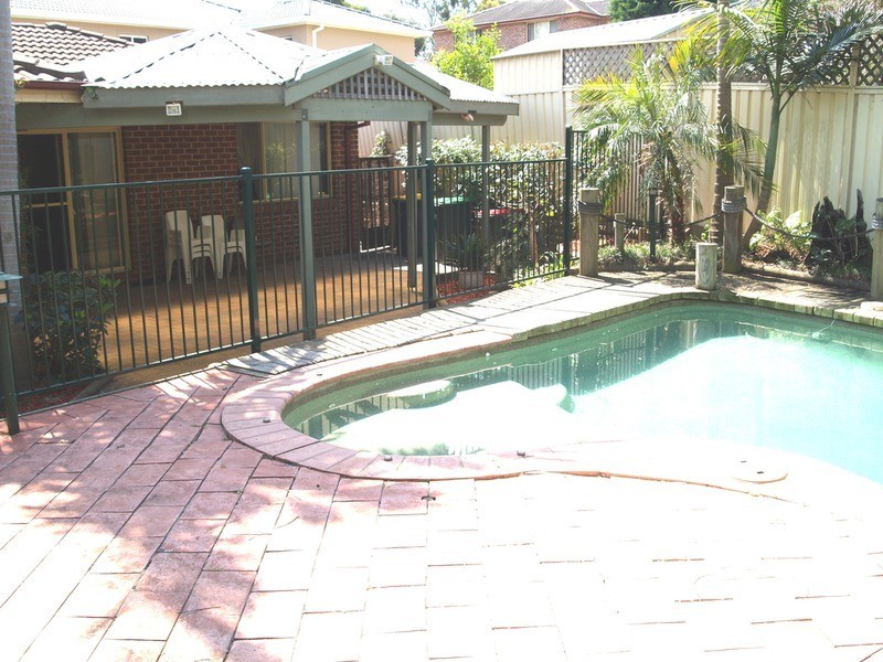 7 Heysen Place, Casula NSW 2170