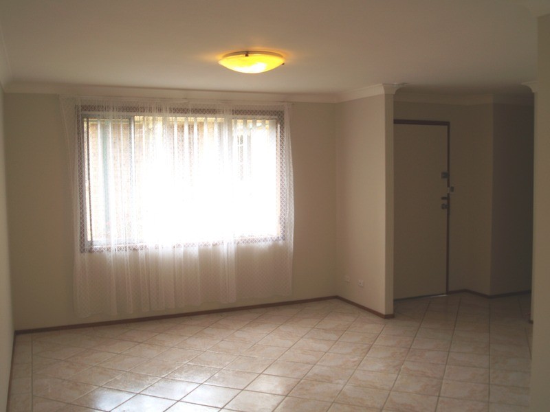 5/10 Bensley   Road, Macquarie Fields NSW 2564