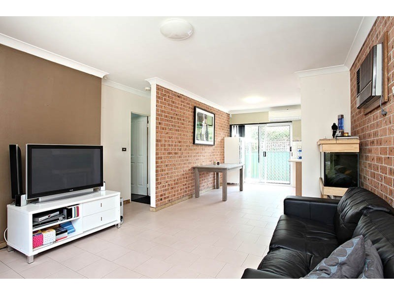 3/63 Ingham Drive, Casula NSW 2170