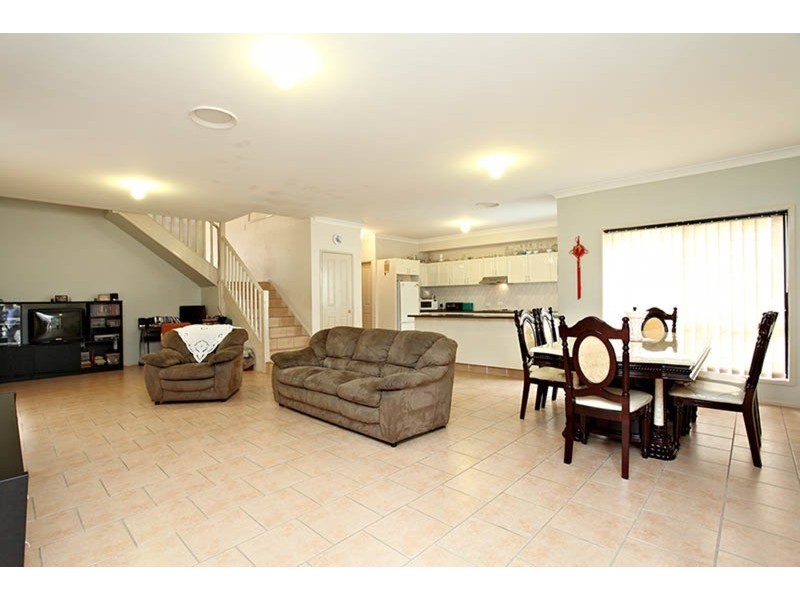 12 Lloyd Place, Casula NSW 2170