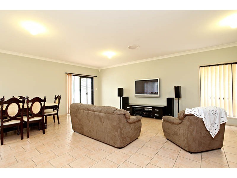 12 Lloyd Place, Casula NSW 2170