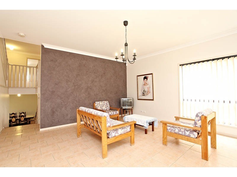 12 Lloyd Place, Casula NSW 2170
