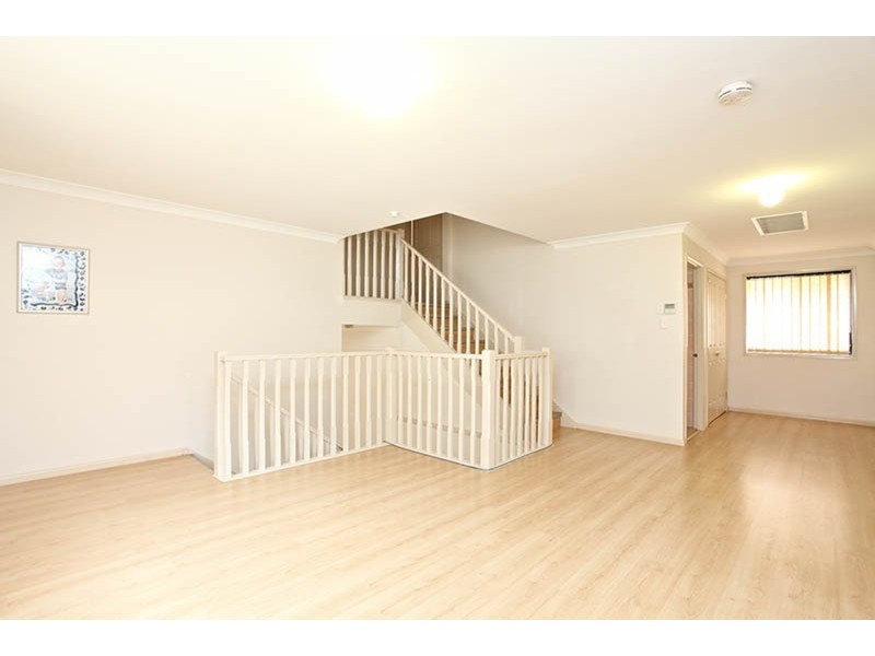 12 Lloyd Place, Casula NSW 2170