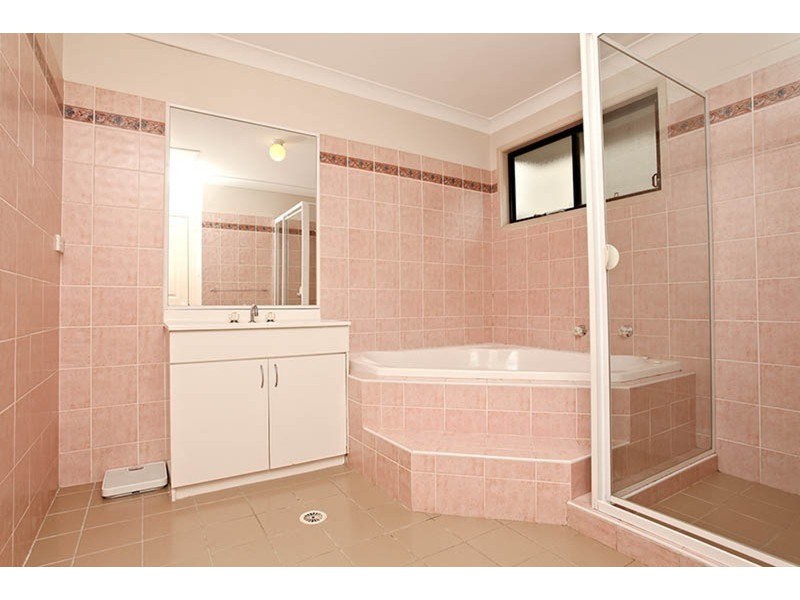 12 Lloyd Place, Casula NSW 2170