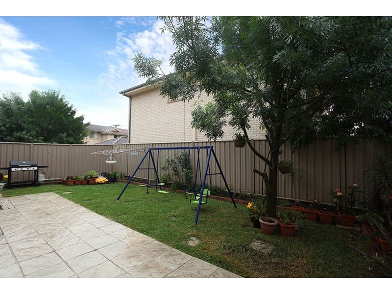 17/14 Pine   Road, Casula NSW 2170