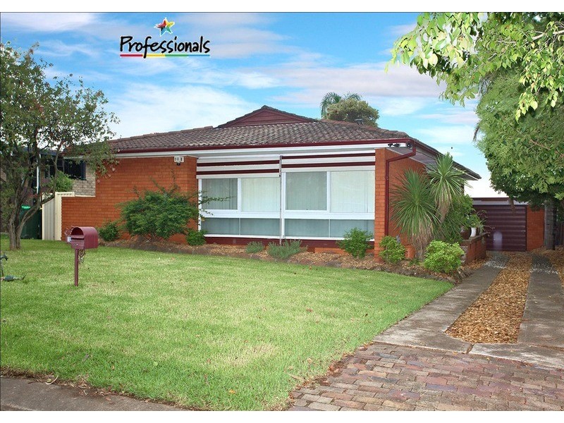 18 Pensacola Place, Casula NSW 2170