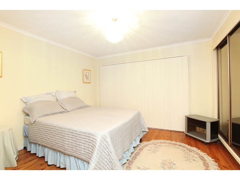 18 Pensacola Place, Casula NSW 2170