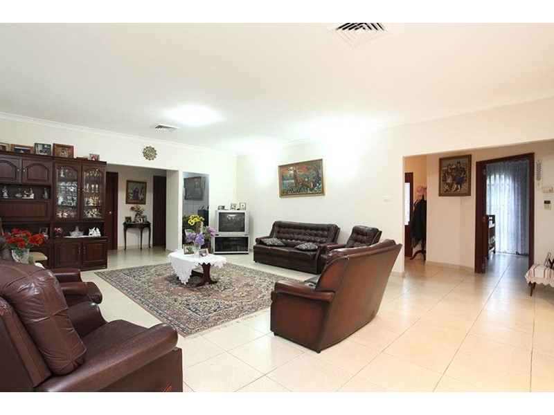 20 Mary Street, Macquarie Fields NSW 2564