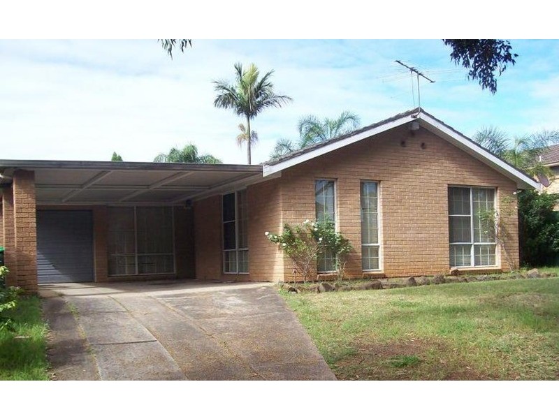 33 Grevillea Crescent, Casula NSW 2170