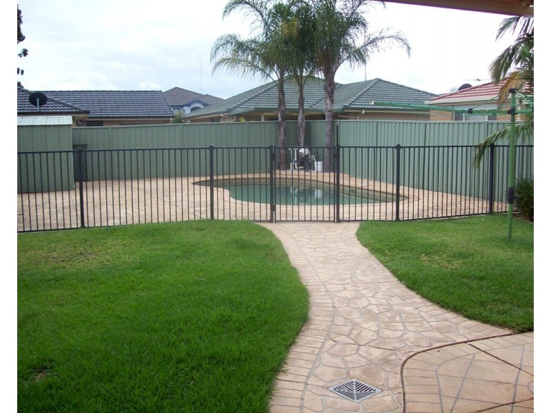 11 Erin Place, Casula NSW 2170