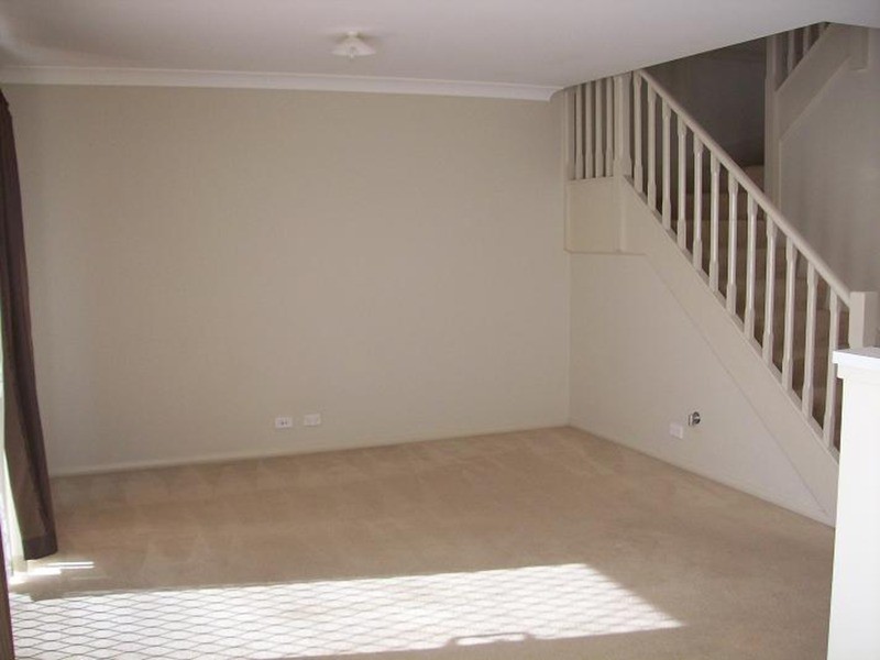 8 Neva Street, Glenfield NSW 2167