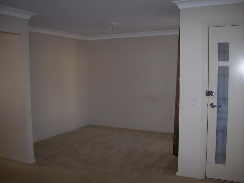 8 Neva Street, Glenfield NSW 2167