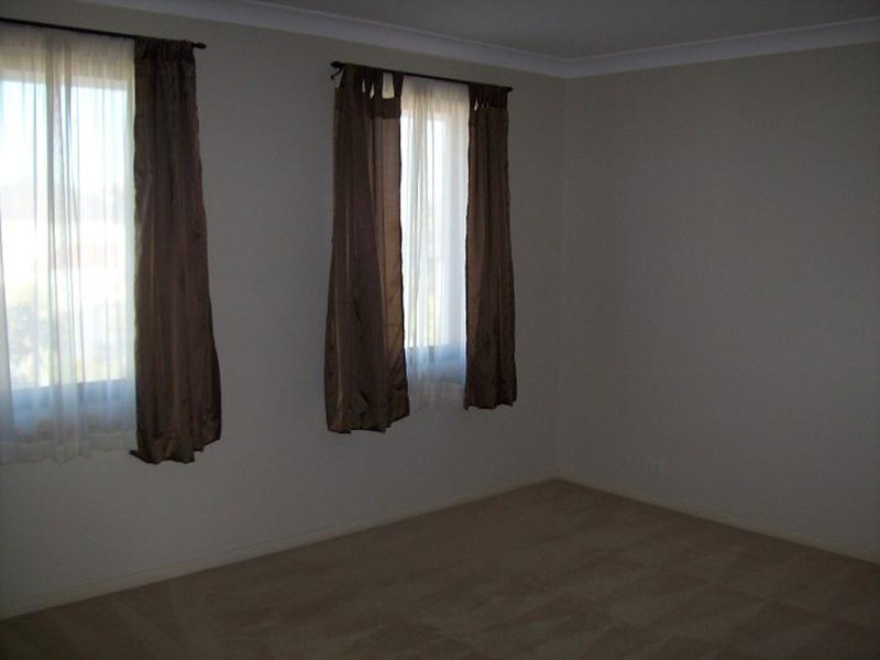 8 Neva Street, Glenfield NSW 2167