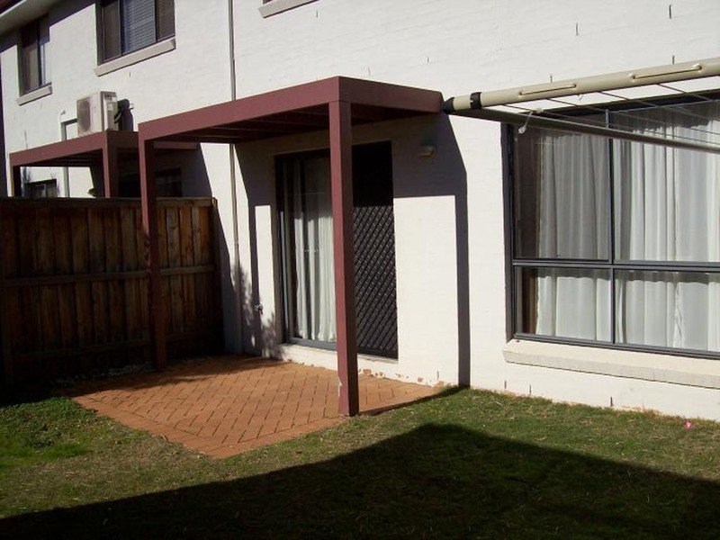 8 Neva Street, Glenfield NSW 2167