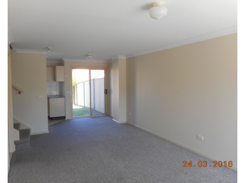 2/154-156 Leacocks Lane, Casula NSW 2170