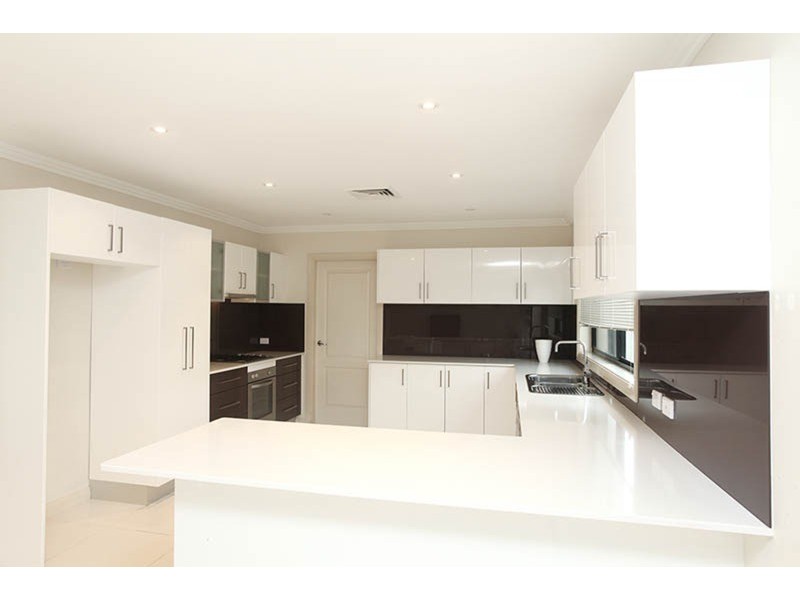 27 Fitzpatrick Crescent, Casula NSW 2170