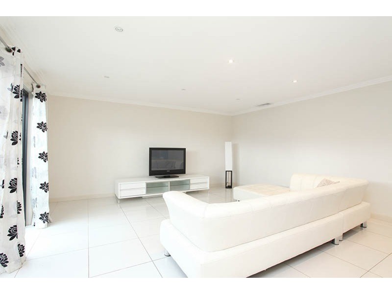 27 Fitzpatrick Crescent, Casula NSW 2170