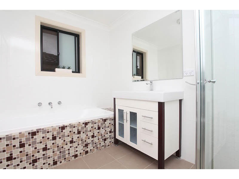 27 Fitzpatrick Crescent, Casula NSW 2170