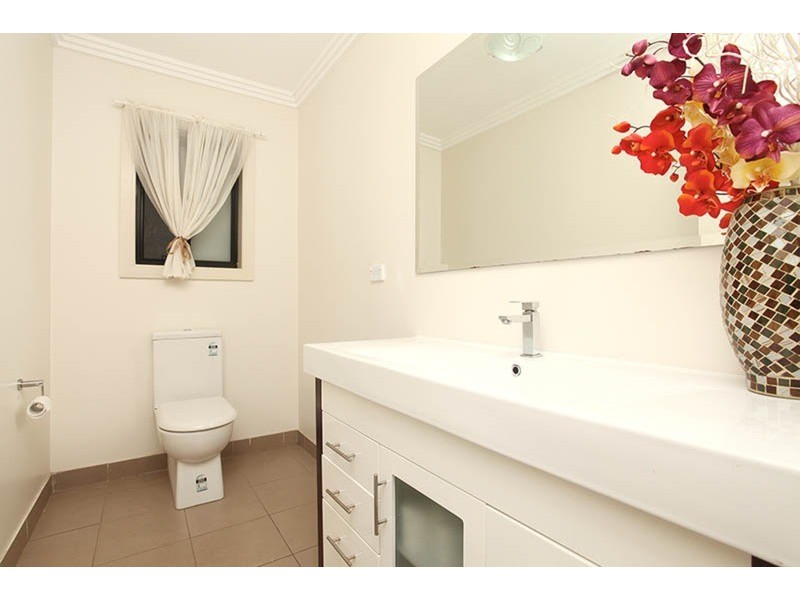 27 Fitzpatrick Crescent, Casula NSW 2170