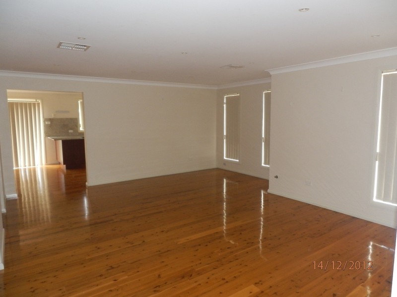 42 Wagga Wagga Street, Prestons NSW 2170