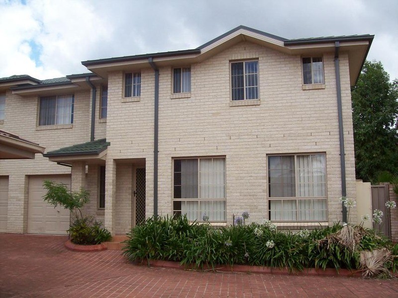 9/12 Pine Road, Casula NSW 2170