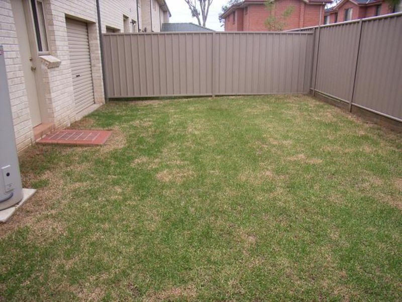 9/12 Pine Road, Casula NSW 2170