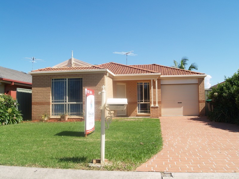 5 Erin Place, Casula NSW 2170