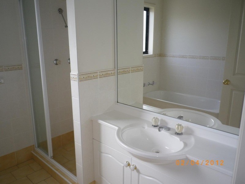 2/46 Wattle  Road, Casula NSW 2170