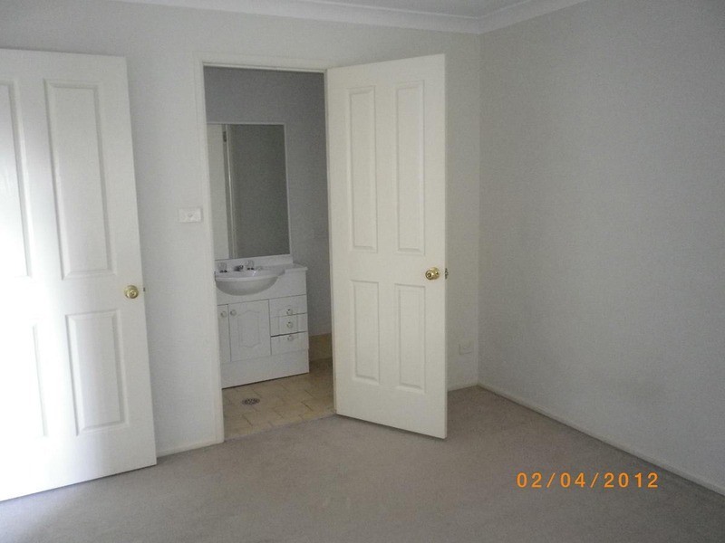 2/46 Wattle  Road, Casula NSW 2170